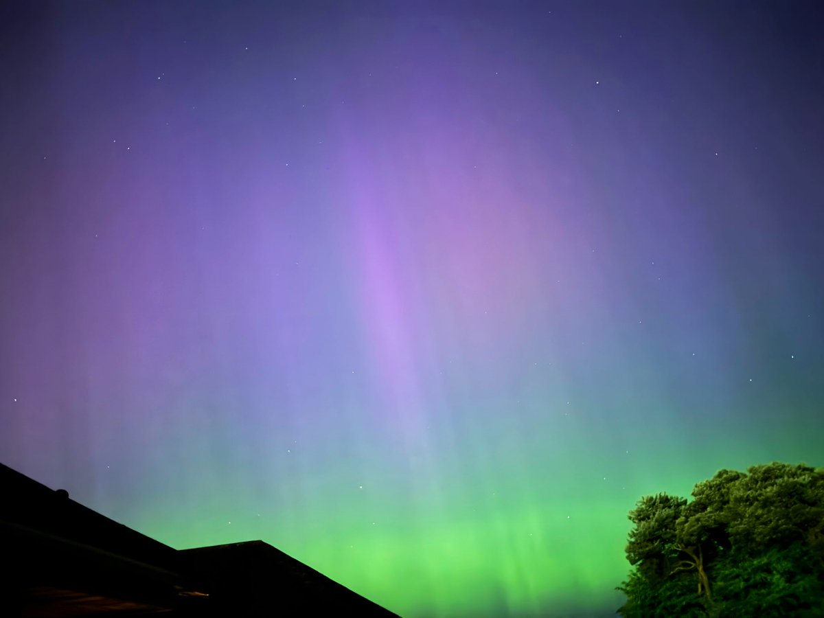 Northern Lights putting on a show in Laois 😍
#Auroraborealis #NorthernLights #laois 🇮🇪