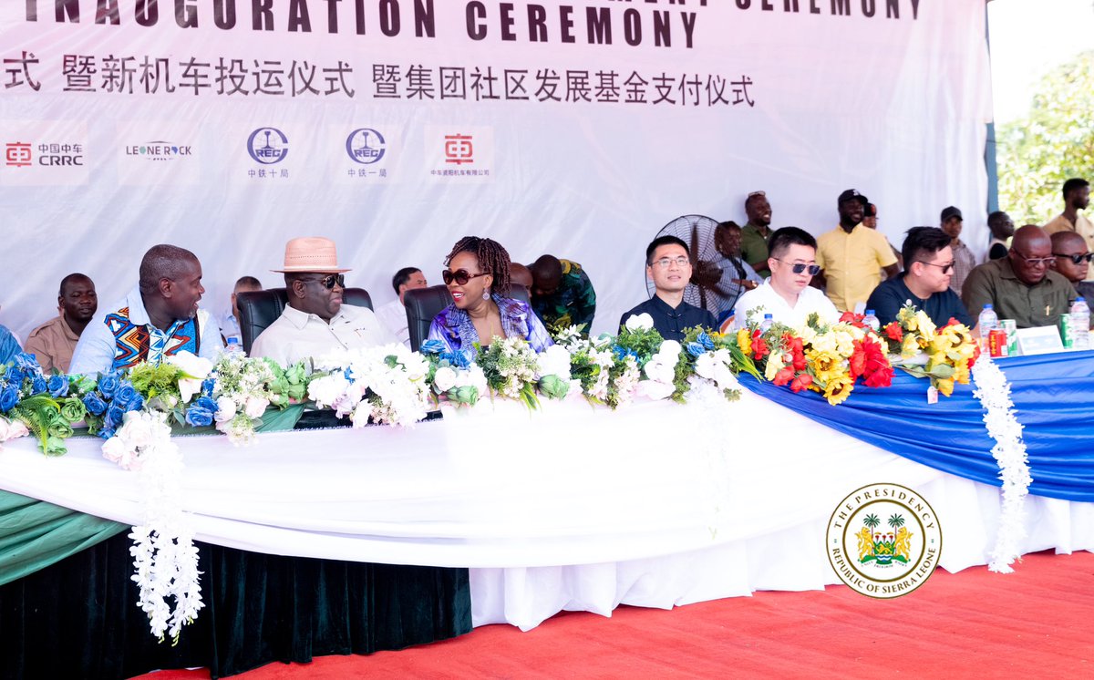 Today, @FirstLadyBio and I were in Ferengbeya to inaugurate the iron ore processing plant. We celebrated another milestone achievement in the mining sector. The community received Le 53,056,773,000 old leones which is payment made to the community development fund by Leone Rock