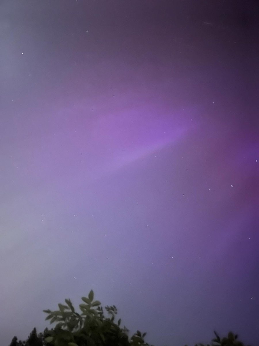 teamvaughan's tweet photo. #Auroraborealis north cambridgeshire ❤️ https://t.co/XIj0lSATvi