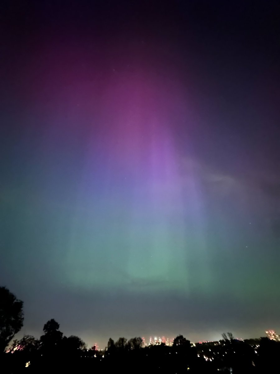 Aurora over London! #NorthernLights