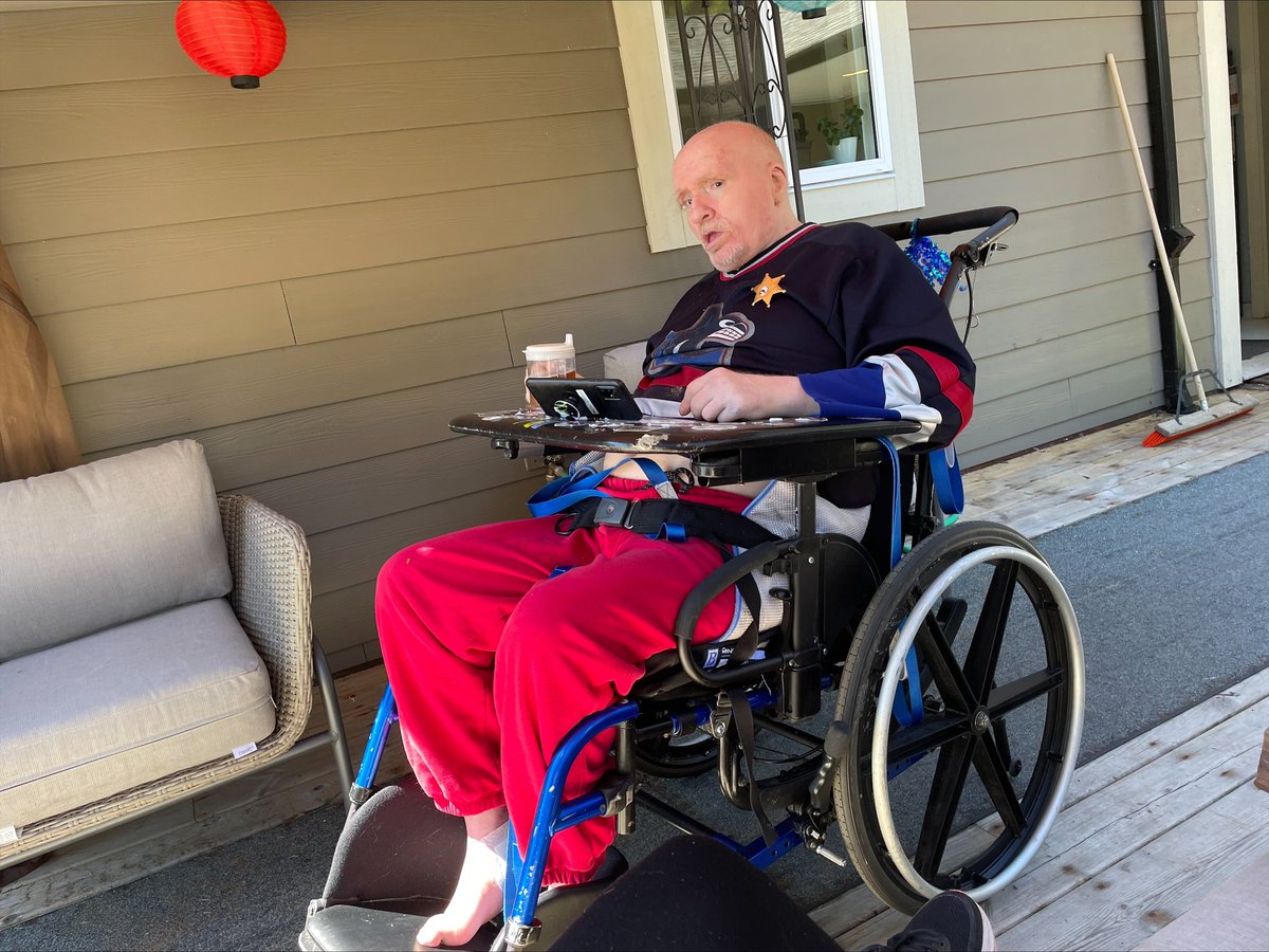 It’s a beautiful beer-on-the-deck kind of afternoon - CHEERS 🍻 from BR at #MaxeyRoadHome, and have an AMAZING weekend, everyone! 😎❤️ #TGIF #CheersToThat #MarvelousMay