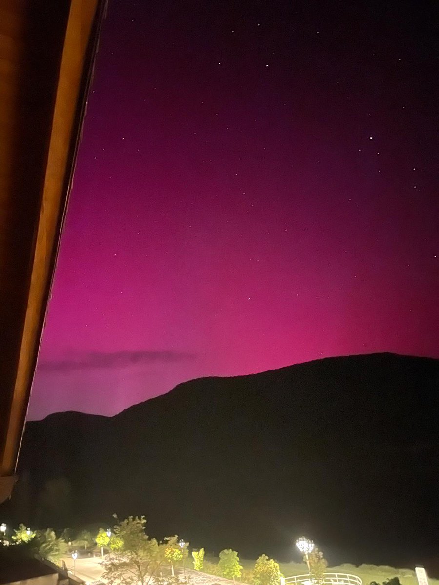 Impresionante aurora boreal desde #Nagore #ValledeArce #Navarra @ElTiempo_tve @DiariodeNavarra @ElTiempoNavarra @NoticiasNavarra @RTVENavarra @eguraldiaETB @ElTiempoes @ElTiempoA3 @RTVENavarra