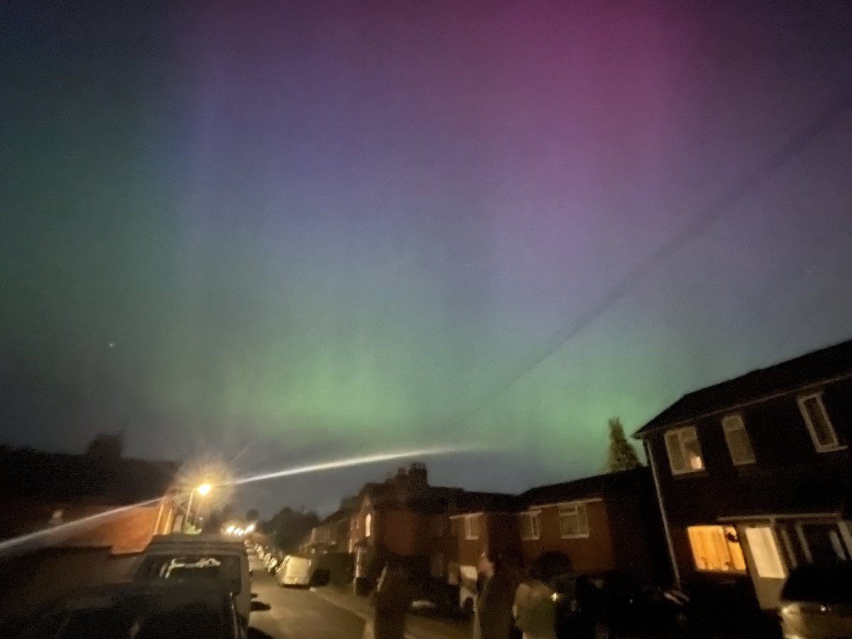 this is the coolest  moment of my life - Aurora Borealis in Egham