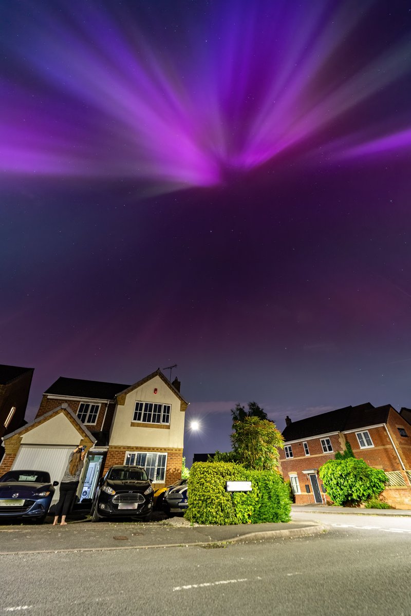 Stunning aurora display in Hilton, #Derbyshire tonight. I've never seen it like this before.

#StormHour #PhotoHour #AstroPhotography #AstroHour #AuroraBorealis #Aurora 
@VirtualAstro
