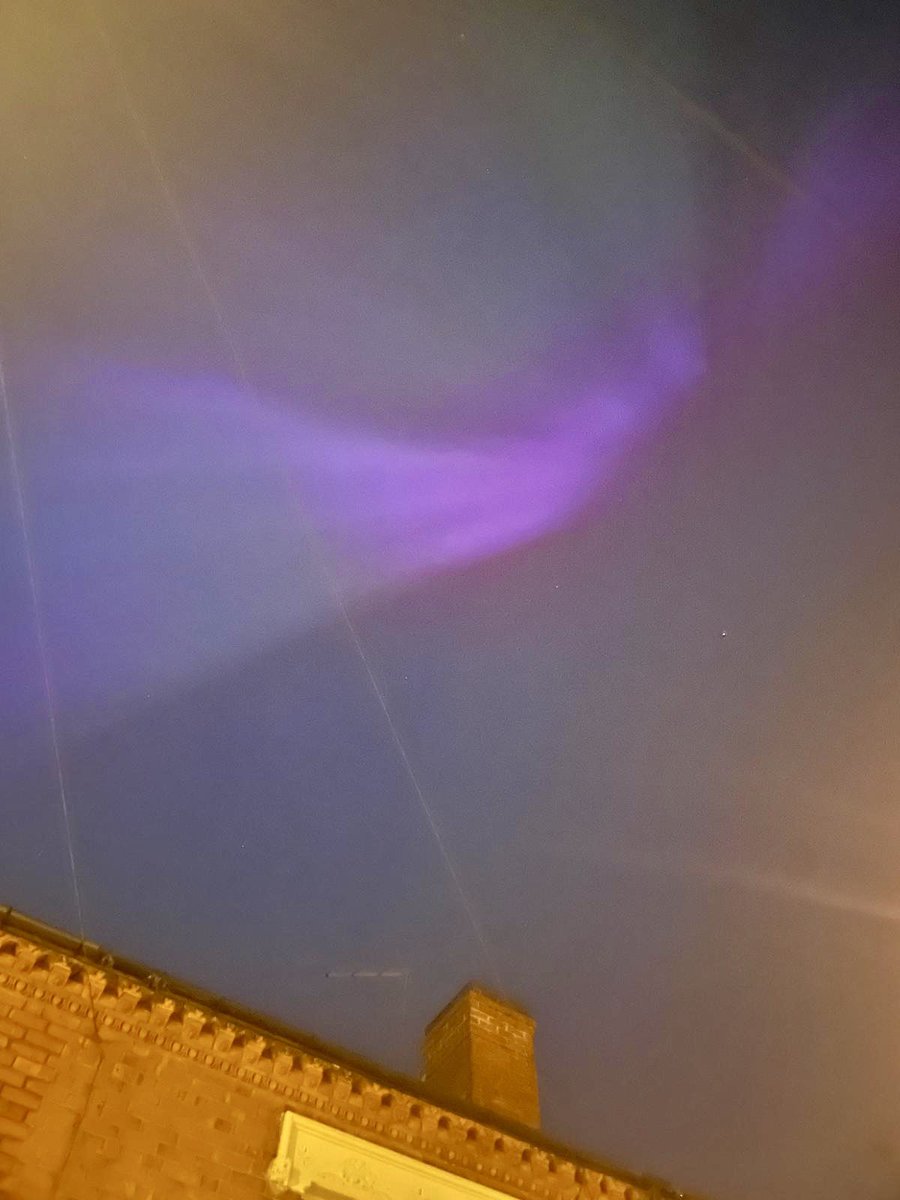 Poor quality pic but #Auroraborealis over our house in Brum! 😍

(Yes we did then excitedly drive out to a view point up a hill at midnight, and yes the view was better at our house 🫠😅)
