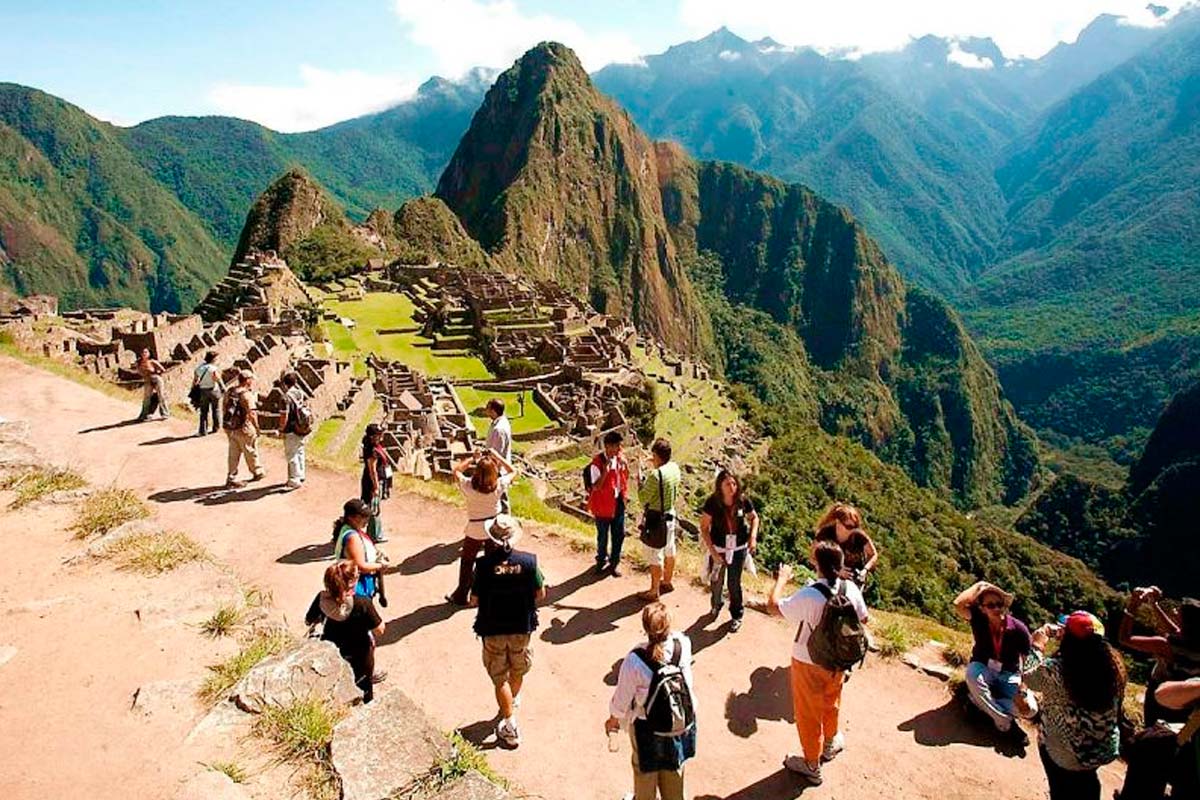 Cusco: afluencia de turistas a #MachuPicchu registra una fuerte caída de 65% en marzo. @MINCETUR @MinCulturaPe  Más información en esta nota: turiweb.pe/?p=50070