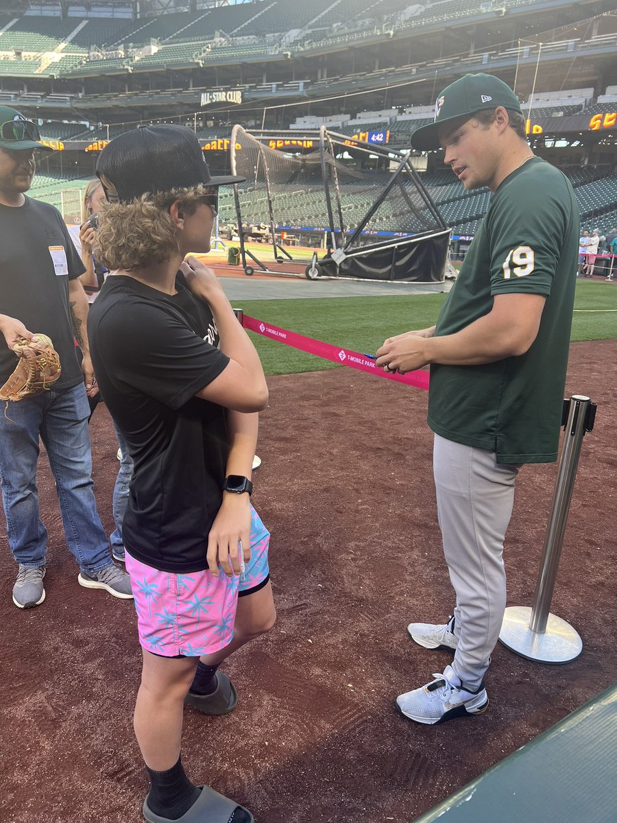 Wyatt & his family are here meeting Mason Miller. Wyatt is a type 1 diabetic & Mason has quietly, in EACH & EVERY city, taken time out of his day to connect & inspire with these kids. Dude is an A+ human being on top of being the most dominant arm in baseball.