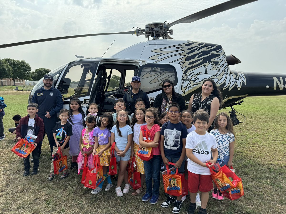 Maria Zamarron (@mzamarronkdl) on Twitter photo Our <a href="/OakCrestStinger/">Oak Crest Elementary</a> students enjoyed learning about amazing careers during our Career day event!
Thank you <a href="/SeaWorldTexas/">seaworldtexas</a>, <a href="/BexarCoSheriff/">Bexar County Sheriff’s Office</a>, <a href="/SATXPolice/">San Antonio PD</a>, and <a href="/HEB/">H-E-B</a>! Our <a href="/OakCrestStinger/">Oak Crest Elementary</a> students enjoyed learning about amazing careers during our Career day event!
Thank you <a href="/SeaWorldTexas/">seaworldtexas</a>, <a href="/BexarCoSheriff/">Bexar County Sheriff’s Office</a>, <a href="/SATXPolice/">San Antonio PD</a>, and <a href="/HEB/">H-E-B</a>!