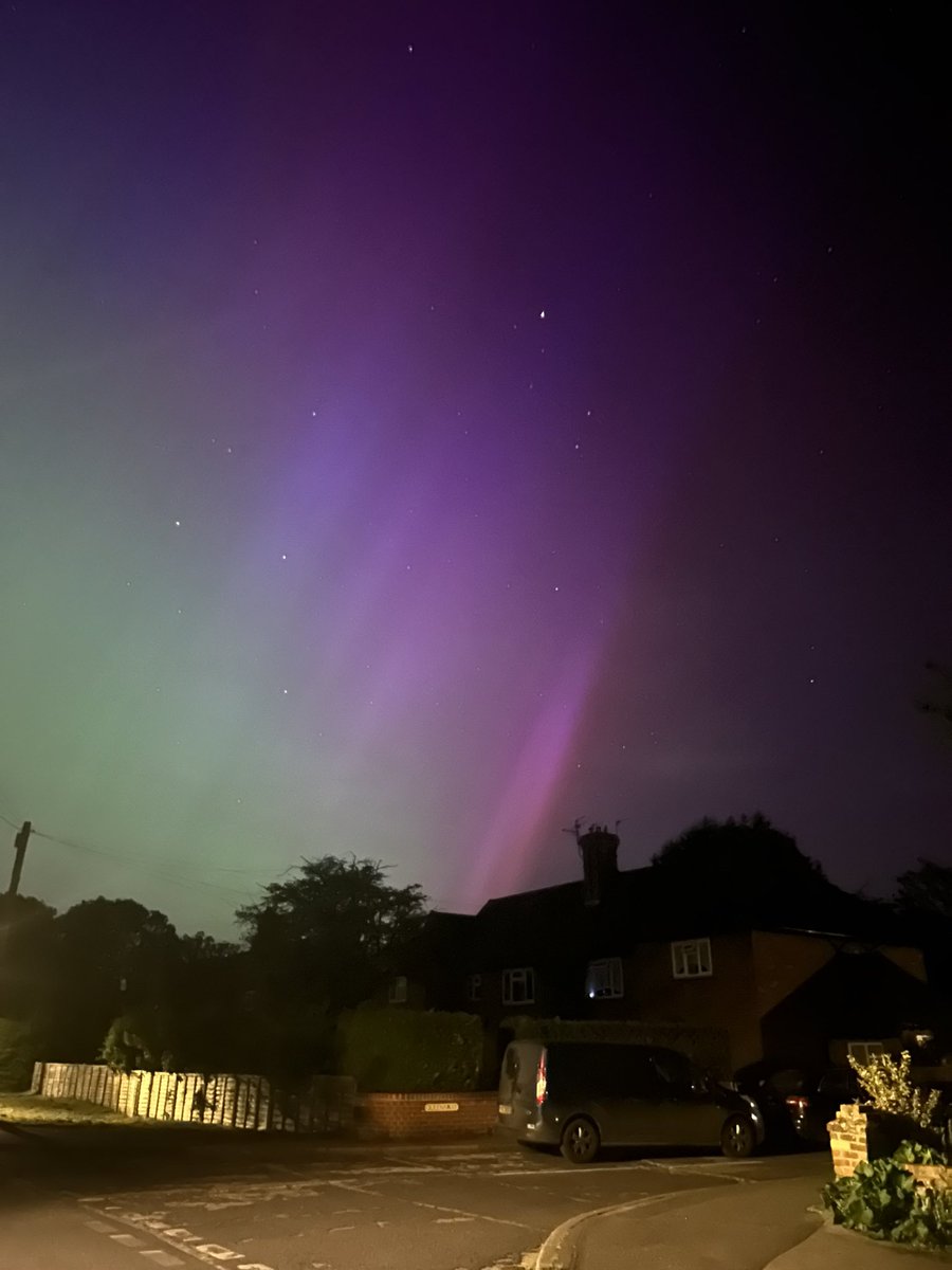 Aurora Borealis in Cranleigh tonight. Stunning. Didn’t see it like this when we went to the Arctic Circle! #NorthernLights