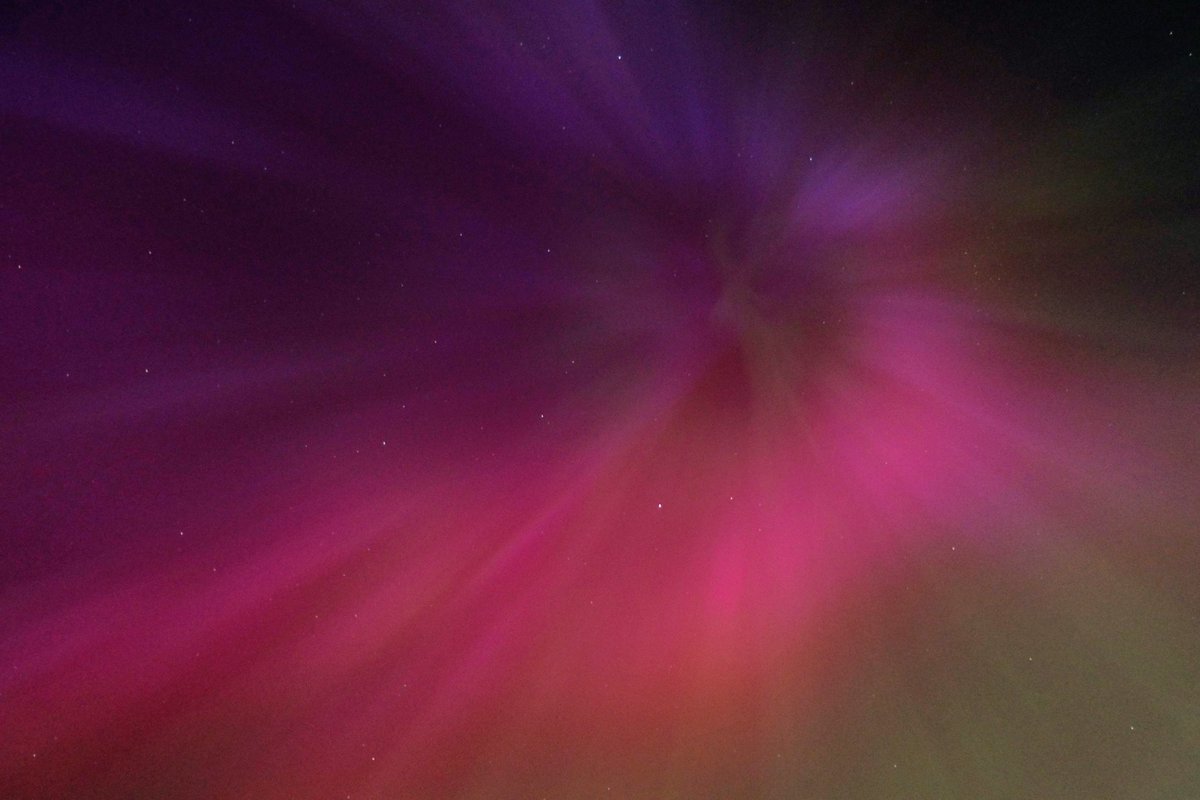 Man_about_Tyne's tweet photo. Blingtastic aurora tonight at Tynemouth! https://t.co/ZqPefSS5C4
