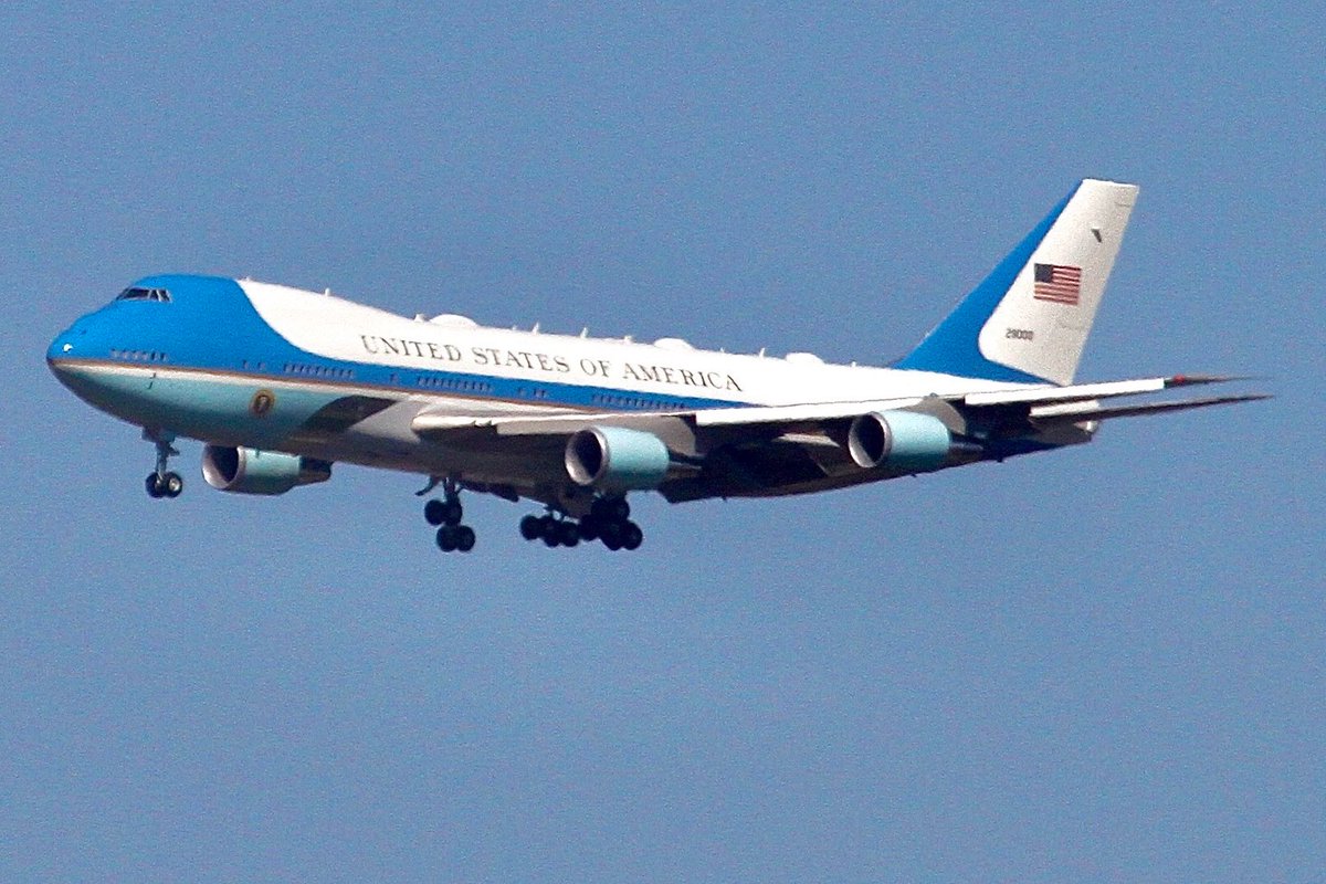 #AirForce1 landing in #Seattle #Washington.