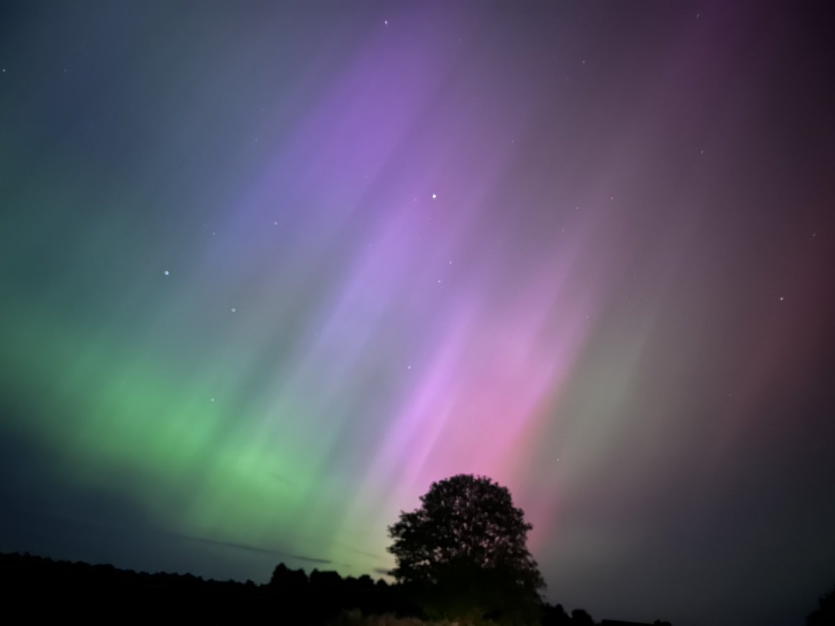 TAHannant's tweet photo. Wow #Auroraborealis #Norfolk https://t.co/NyoL18kAKW