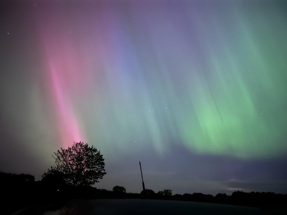 TAHannant's tweet photo. Wow #Auroraborealis #Norfolk https://t.co/NyoL18kAKW