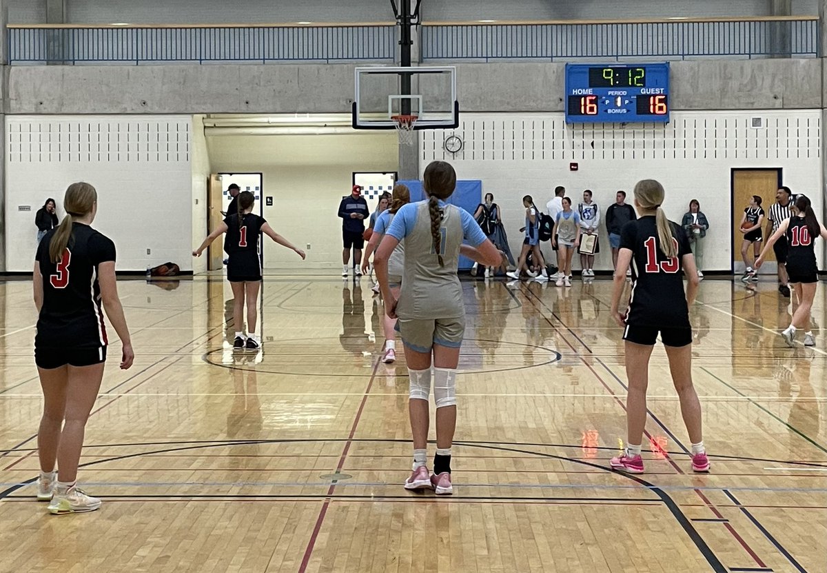 We are officially underway in Bloomington at the @AAUEvents Minnesota State Tournament! Checking out some 2028s tonight including @CrossfireGHoops Herman & @SoMinnFury. Fired up for a great weekend ahead.