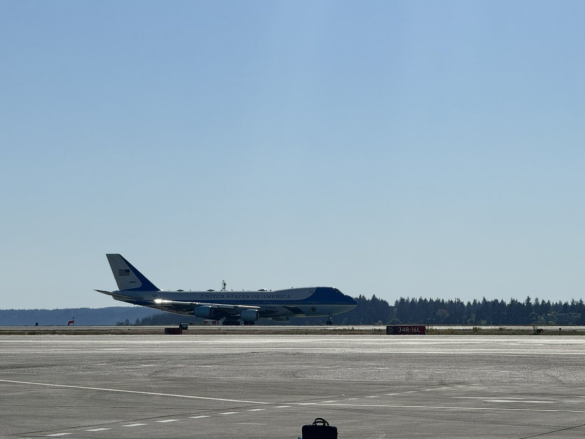 Air Force One has landed at SeaTac. @komonews