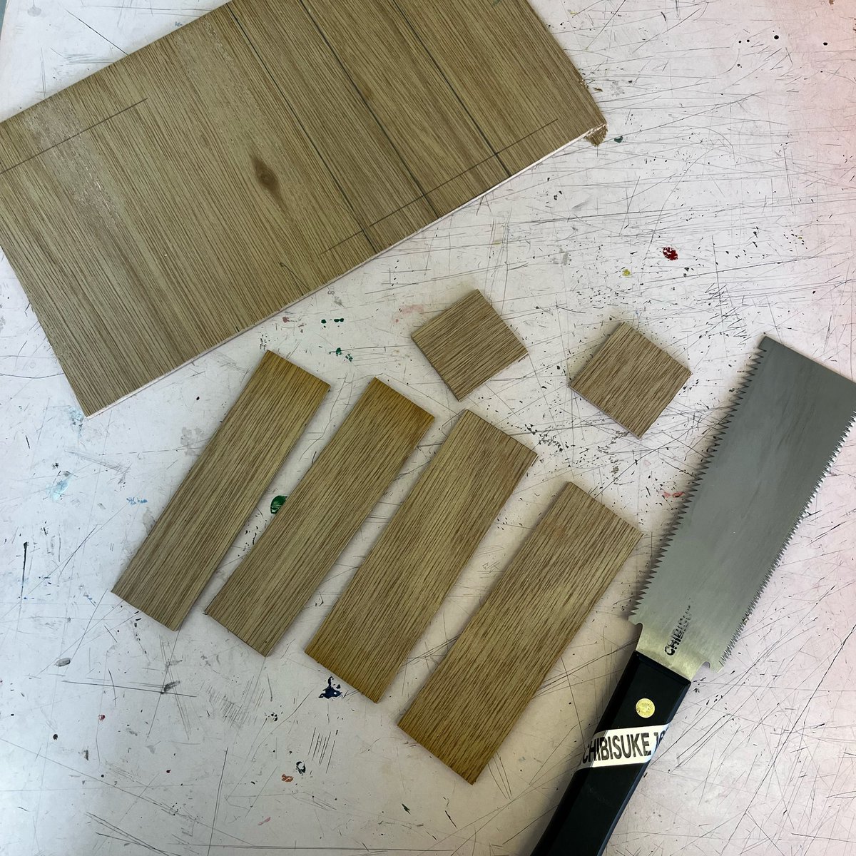 craftDAVID5's tweet photo. 廃材を利用して、図面を書き、ノコギリでカット、貼り合わせて、中に鉛の粒を入れ、着色。マジックでミスター・ドゥー・ドゥルー風we 、イラストを直書きして、廃材で作ったシェイカーが完成しました。見た目はともかく、音は良い音がします！(^ ^) https://t.co/ZBc40ZhB8b