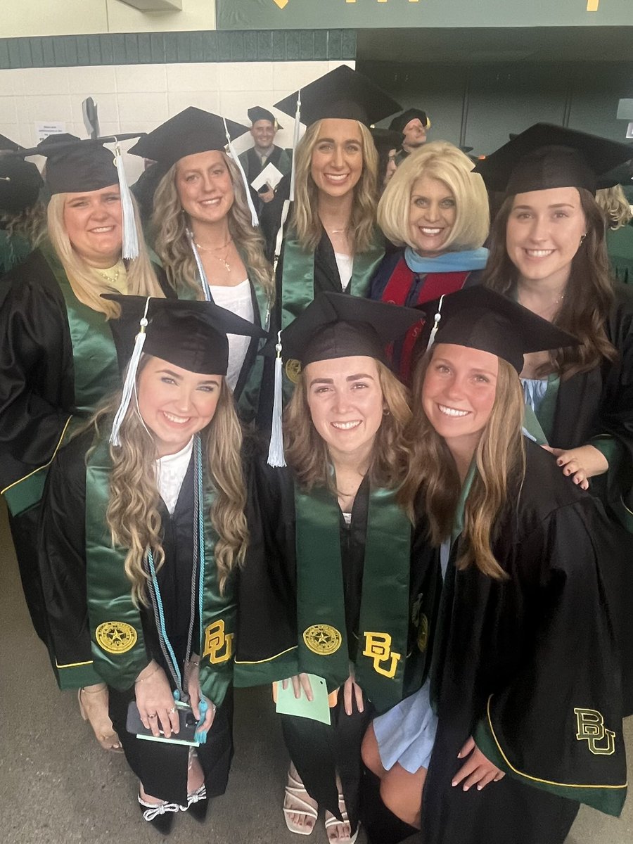 From August to January to May, these interns graduated today! <a href="/BaylorSOE/">Baylor School of Ed</a> 💚💛