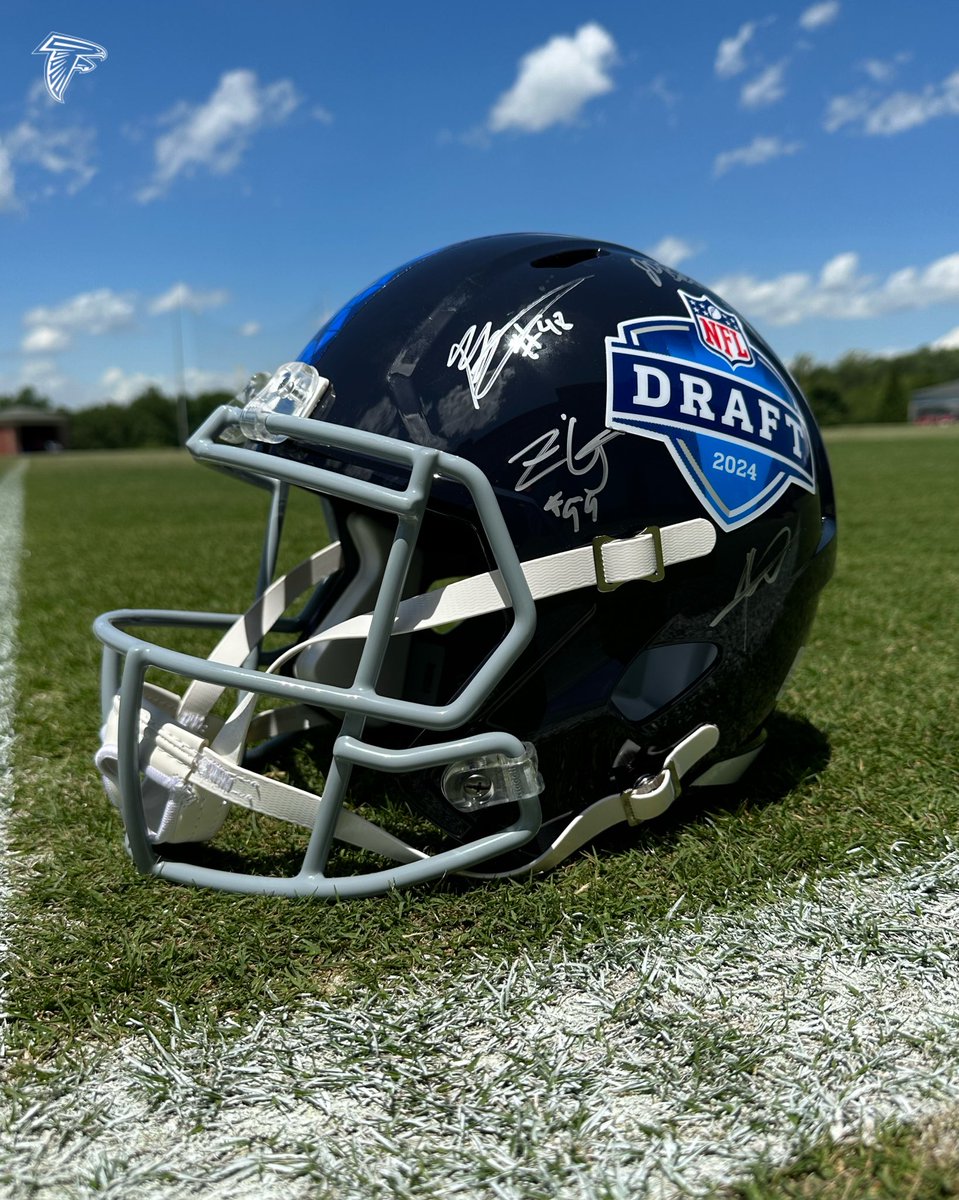 The 2024 #NFLDraft class is in session!

🚨 RT for a chance to win this full-size helmet, signed by all of our draftees! 🚨