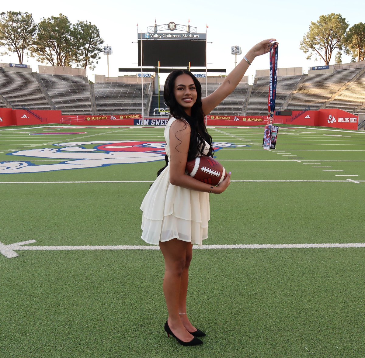 Jaisminnn's tweet photo. Thank you Fresno State for the last 4 years and 3 Football Seasons
🏈🎓
B.S. Kinesiology Sports Admin ✅ 
Minor in Sports Coaching ✅ Certificate SpecialEvent Planner✅
Certificate Serving Youth @ Risk✅
NEXT UP  
M.S. in Sports Management @FloridaGators https://t.co/Adac7MKmtn
