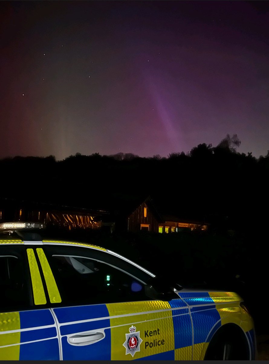 #Team1 are with you on this warm summers Friday night. Patrols have been to multiple calls already throughout the night across #Sevenoaks, #Edenbridge & #Swanley. One of our patrols had a quick stop to snap this picture of the #NorthernLights tonight. #StaySafe  ^SK