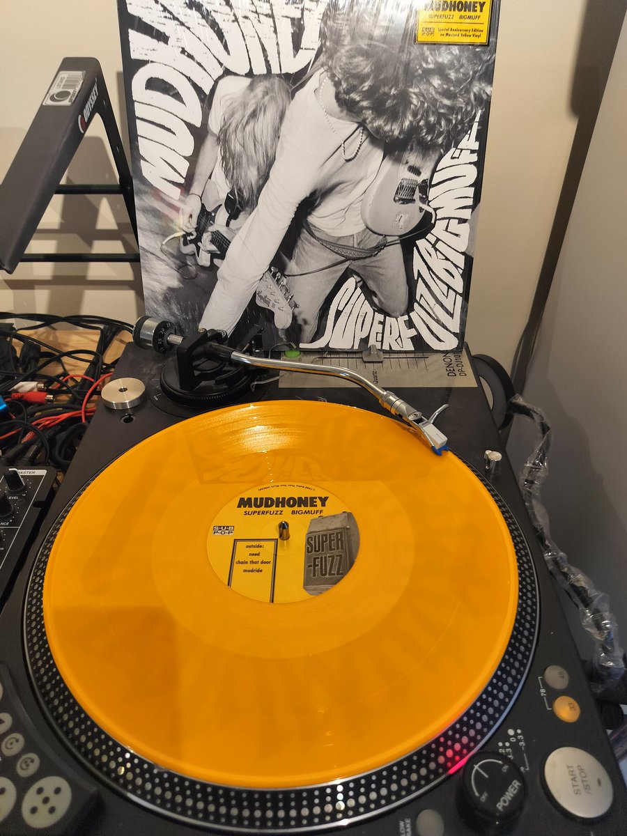 Mudhoney - Superfuzz Bigmuff

Special Anniversary Edition on Mustard Yellow Vinyl.

#nowplaying #nowspinning #vinylcollection #vinylcollectionpost #vinylcommunity #vinylrecords #vinyloftheday #vinyl #records #lp #album #albumcover #albumoftheday #80s #80salternative #Seattle