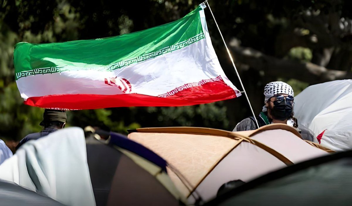 از بعد حمله‌ی موشکی به اسر۱ییل پرچم ایران به شکل بی سابقه‌ای تو دانشگاه‌های آمریکا بلند شده. سیاه‌نمایی اخیر علیه ایران برای پایین کشیدن این پرچم بود
#دانشجویان_امریکایی
#Zionists