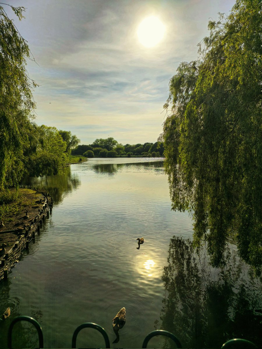 Hylands SNT on patrol earlier in Harrow Lodge Park Pcso 7125 EA PC 4231 EA @essex_crime @LBofHavering @LocalCrimeBeats @MPSHavering