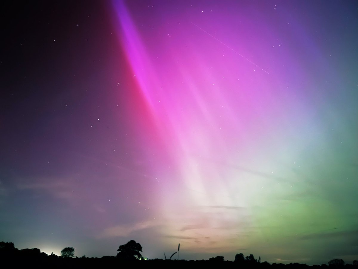 WHAT A NIGHT 😍 #Auroraborealis #auroras #astrophotography @StormHour @ThePhotoHour @metoffice #StormHour @Wicky_dubs_WX