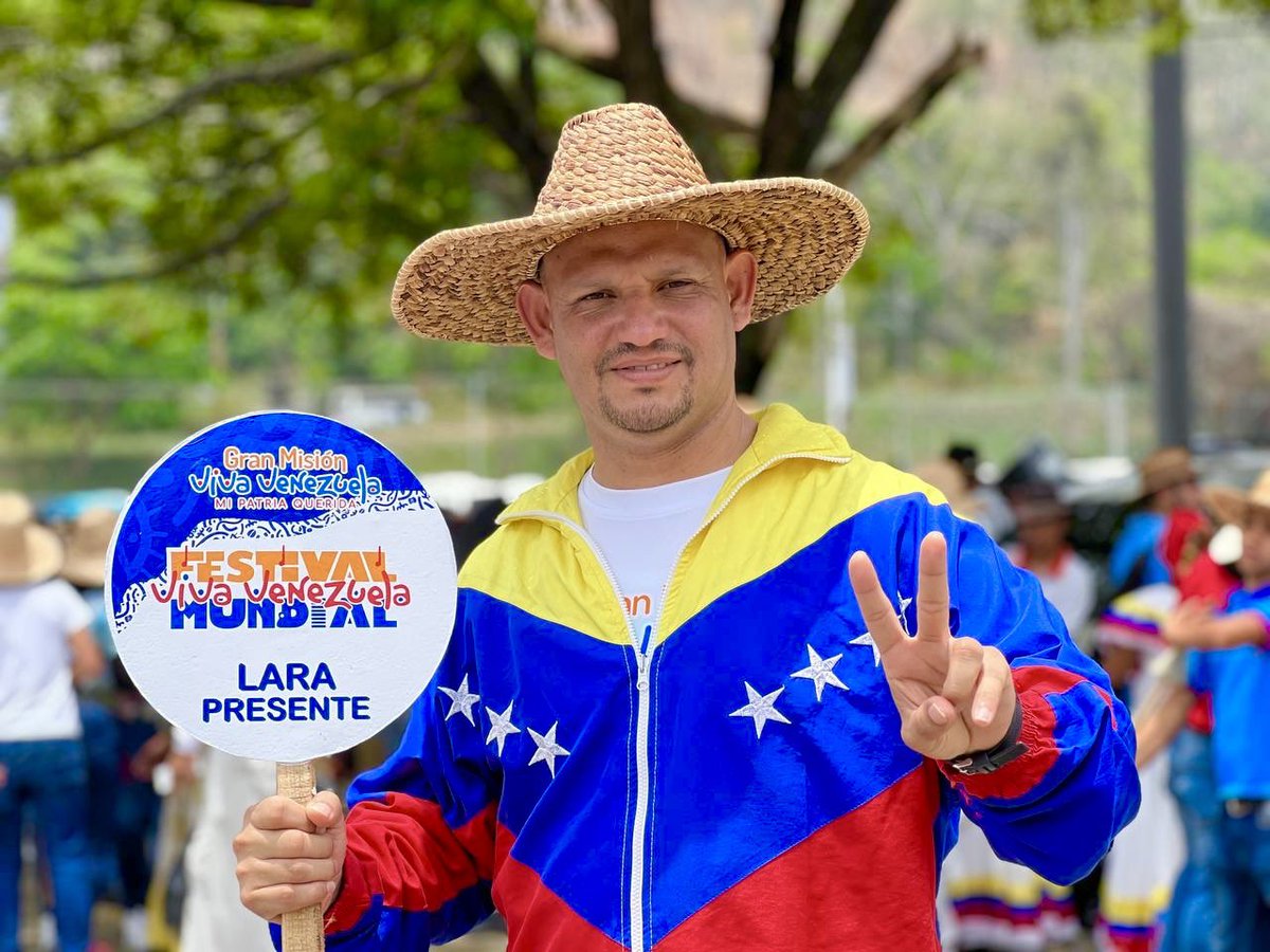 Hermosas imágenes de nuestros cultores y cultoras larenses desde el Estadio Monumental de Caracas junto al presidente @NicolasMaduro en la inauguración del Festival Mundial Viva Venezuela. @VillegasPoljak