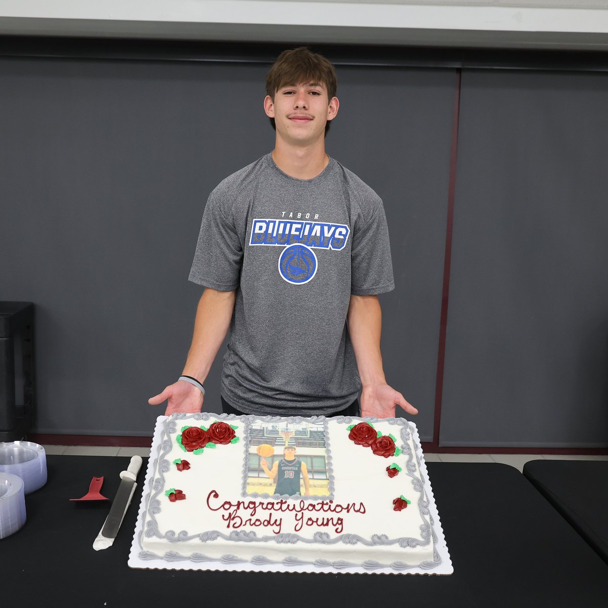 Brody Young, a Sequoyah Schools senior, signed a letter of intent today to play basketball at @TaborCollege in Kansas! 🏀🔥 Faculty, friends and family joined Brody at Sequoyah High School’s Place Where They Play for the signing ceremony. ᎣᏍᏓ, Brody!