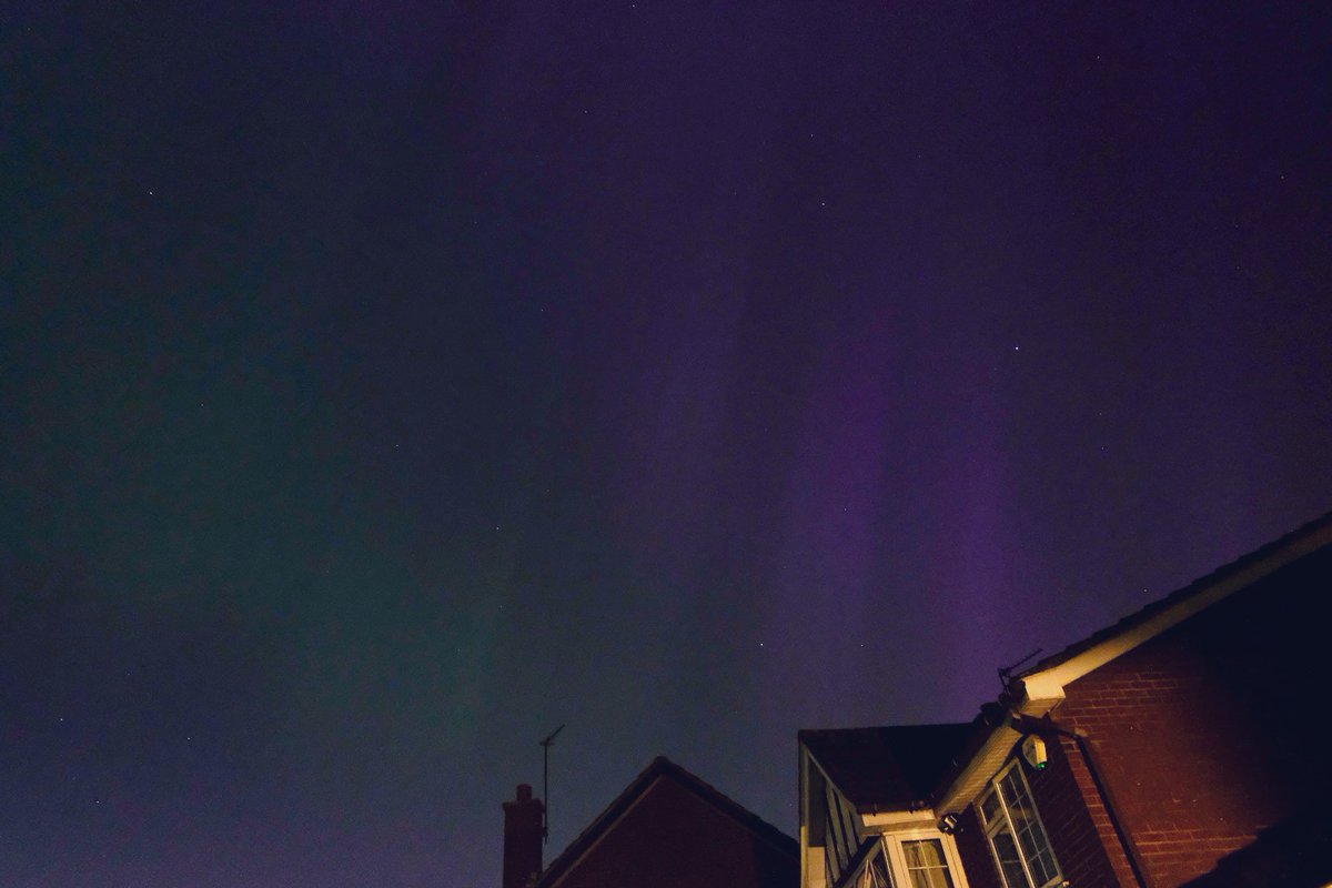 Things I thought I would never see: the #Auroraborealis above my house in Lichfield. Magical