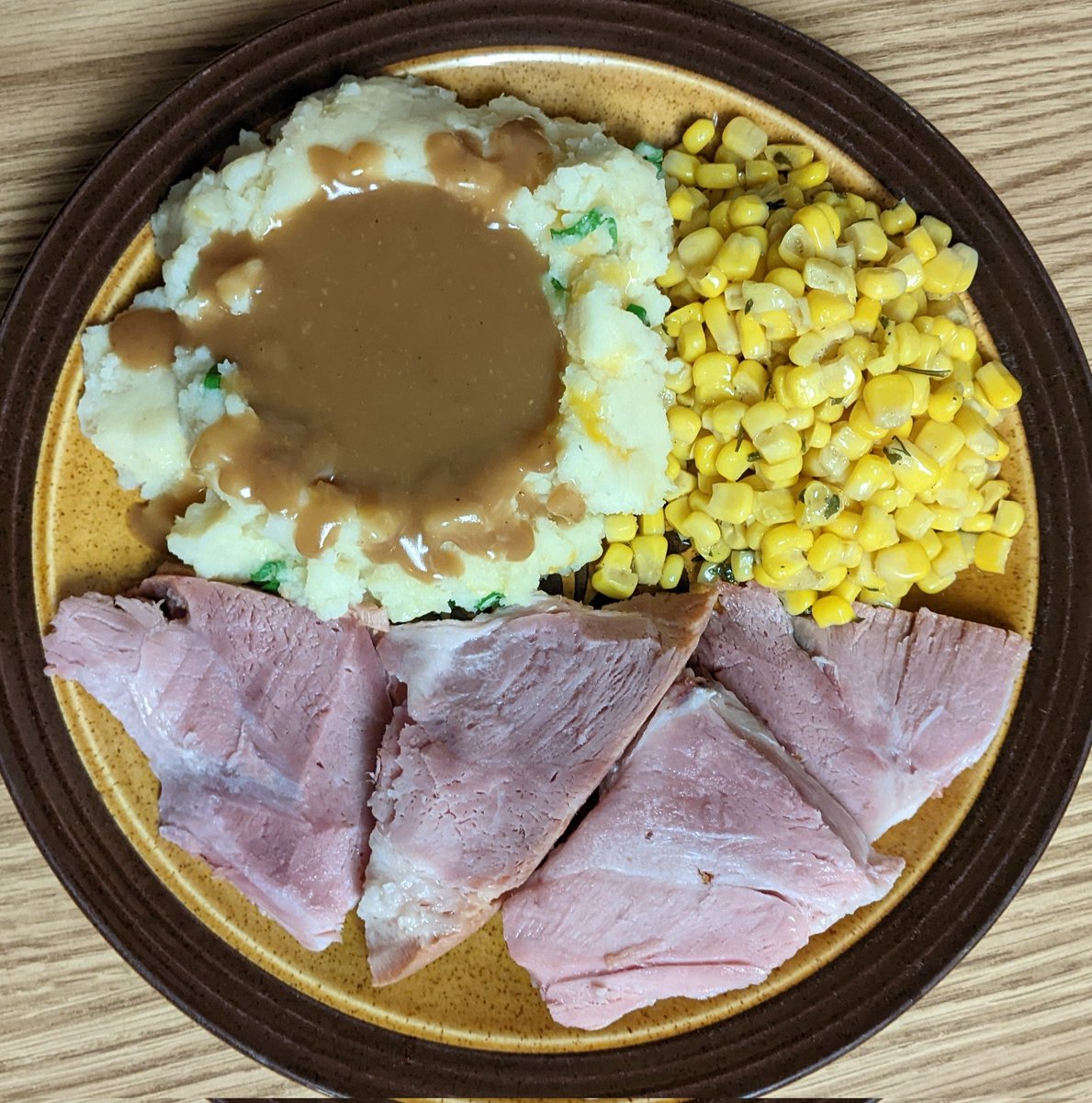 Baked Ham, Cheesy Mashed Potatoes & Gravy, Corn 

#allkindsofrecipes #testkitchen #bakedham #ham #cheesymashedpotatoes #mashedpotatoesandgravy #mashedpotatoes #gravy #corn #comfortfood