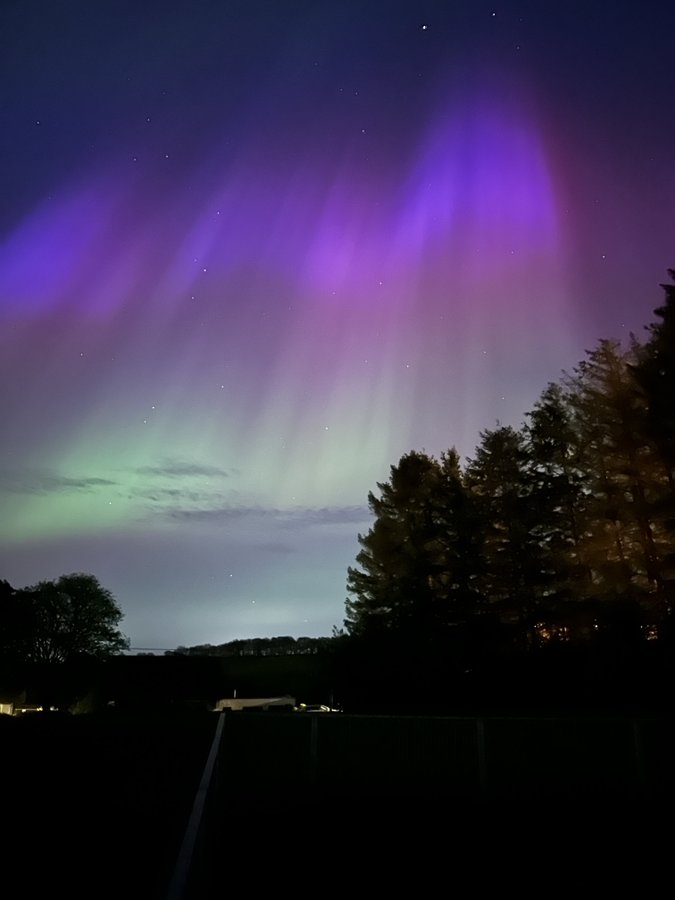 #Auroraborealis #Aurora #Falkirk This was Wallacestone, Falkirk tonight.