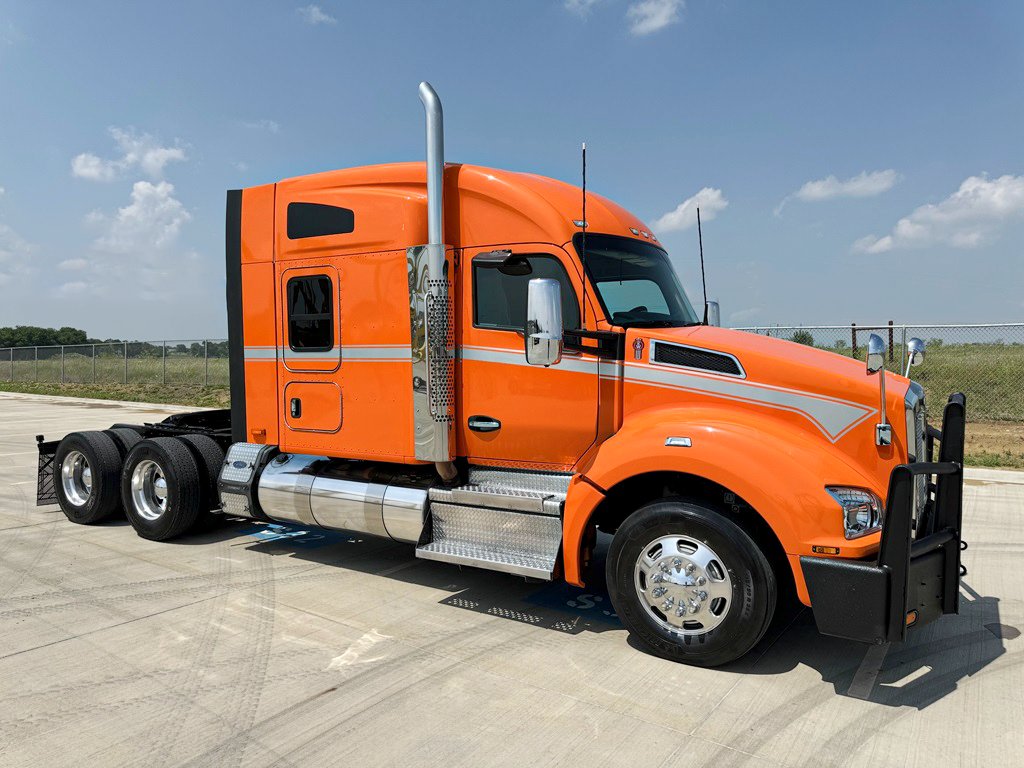 Check out this 2020 #Kenworth T880! Equipped with a Cummins X15 engine, 13 speed ultra transmission & 76 inch mid roof sleeper. Find more truck details here >> bit.ly/4ajSmYm