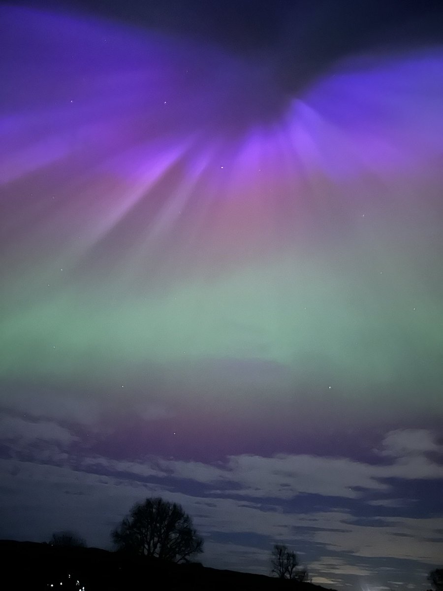 So lucky to see the stunning Aurora borealis tonight in Drumgath. Big fan of these G5 geomagnetic storms! #Auroraborealis.  #aurora #solarstorm #NorthernLights <a href="/BBCNewsNI/">BBC News NI</a> <a href="/bbcniweather/">BBC NI Weather</a> <a href="/barrabest/">Barra Best</a> <a href="/WeatherCee/">Cecilia Daly</a> <a href="/angie_weather/">angie phillips</a> <a href="/Louise_utv/">Louise Small</a>  <a href="/WeatherAisling/">Aisling Creevey</a> <a href="/geoff_maskell/">Geoff Maskell</a>