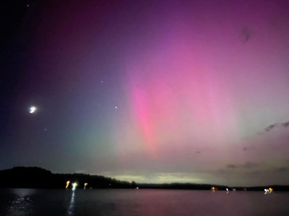 Lauren Linahan (@laurenlinahan) on Twitter photo Absolutely surreal! 🤩 Northern lights spotted all the way down in Alabama over Tuscaloosa and Logan Martin Lake.
📸: Lorrie Lane, Judy Davis, & Suzanne Sciveley | #alwx <a href="/WBRCnews/">WBRC 6 News</a> Absolutely surreal! 🤩 Northern lights spotted all the way down in Alabama over Tuscaloosa and Logan Martin Lake.
📸: Lorrie Lane, Judy Davis, & Suzanne Sciveley | #alwx <a href="/WBRCnews/">WBRC 6 News</a>