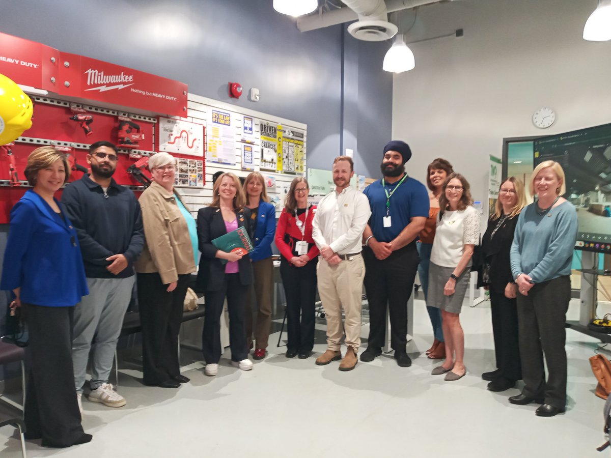 RNAO's tweet photo. Our CEO Dr. @DorisGrinspun capped #NursingWeek2024 at Thorncliffe Park Youth Hub with NDP leader @MaritStiles and a Take Your MPP To Work visit. They  met nurses &amp; health-care workers who are part of the @ETHPnews OHT and one of our  #BPSOs. https://t.co/tPsxPvFyjy