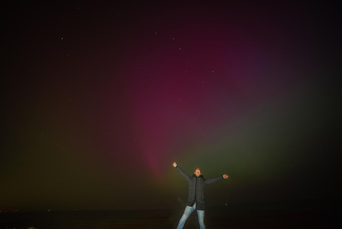 Dit was een bizarre nacht. Vanaf een uurtje of 10, nog deels licht, enorm genoten en verbaasd over de hoeveelheid #Noorderlicht in ons land. 😮Dit ging uren zo door. 03.45u vond ik het genoeg. Met meer dan 3000 foto's op m'n camera klaar voor de timelapses. Morgen online!
#aurora