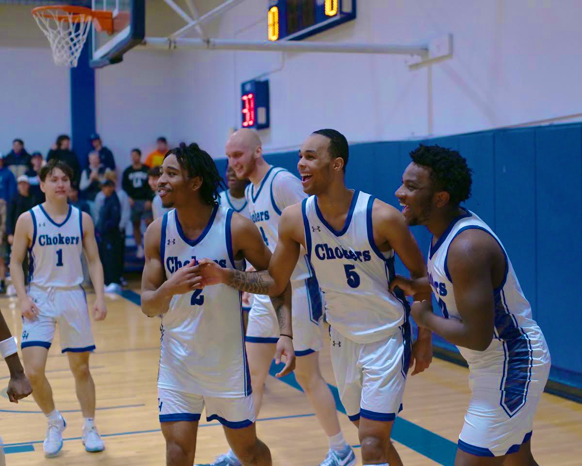 Gotta say, it’s a great time to be at the Harbor! Been 80° all week &amp; we are right next to the beach!

This time last year, we had 0 players. We faced adversity &amp; laid a strong foundation.

We got something special happening here at Grays. The standard is the standard. #HarborFam