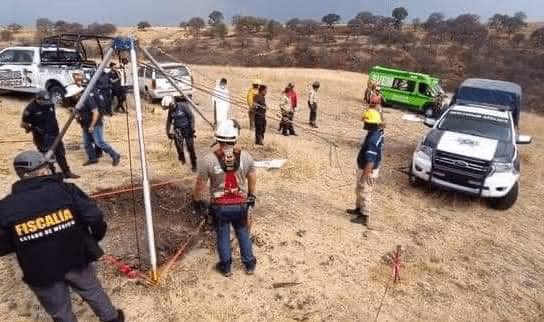c4jimenez's tweet image. POLICÍAS LANZABAN CUERPOS a POZO DESDE HACE 3 AÑOS
La @FiscaliaEdomex descubrió q algunos de los 10 cuerpos de @GobiernoNicolas tenían 3 años ahí.
Estaban decapitados, descuartizados.
…y el alcalde @ArmandoNLop en campaña para Diputado d @PartidoMorenaMx

Detalles #C4EnAlerta