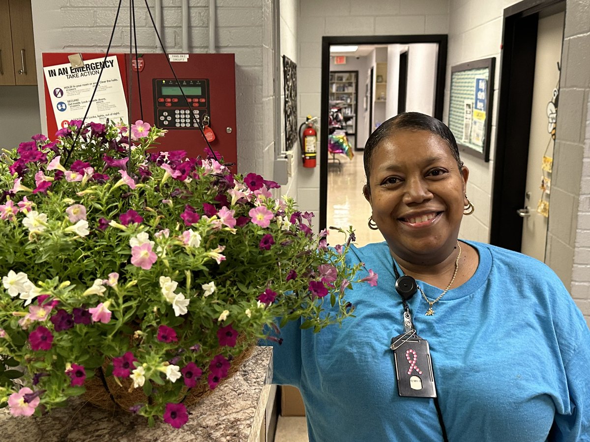 Congratulations to Ms Patricia Strother, Richmond Drive’s Support Staff of the Year! Ms Strother knows and helps staff and students as she leads our custodians by keeping our school looking great! @RichmondDrive @RockHillSchools