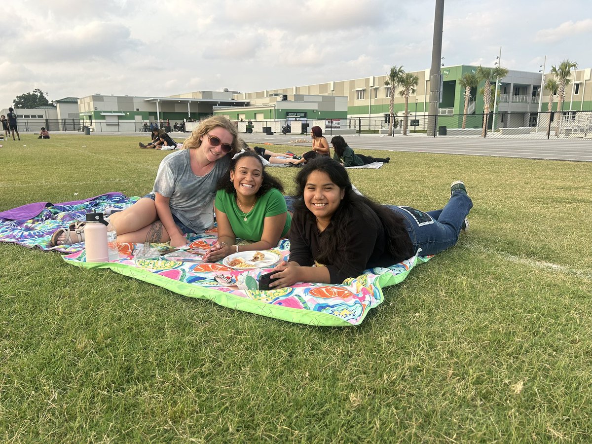 GHS Senior Sunset💚🖤<a href="/MsMazGHS/">Amy Maz</a> <a href="/gulfhighschool/">Gulf High School</a>