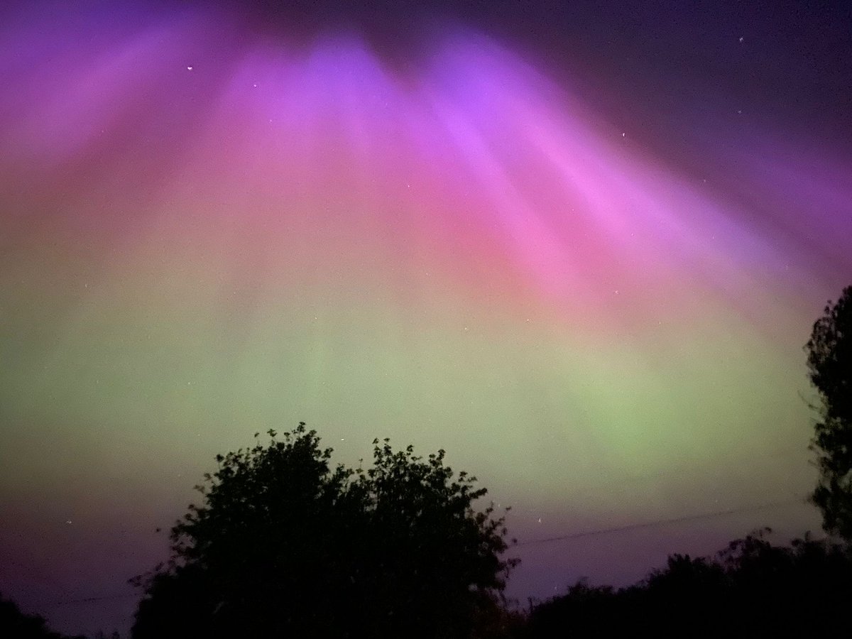 AMearsStudio's tweet image. Incredible and so beautiful  #Auroraborealis  #Ireland #auroreboreale