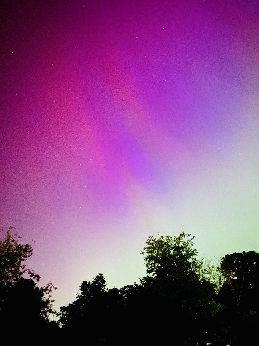 Northern light phenomenon over Bracknell tonight just before midnight