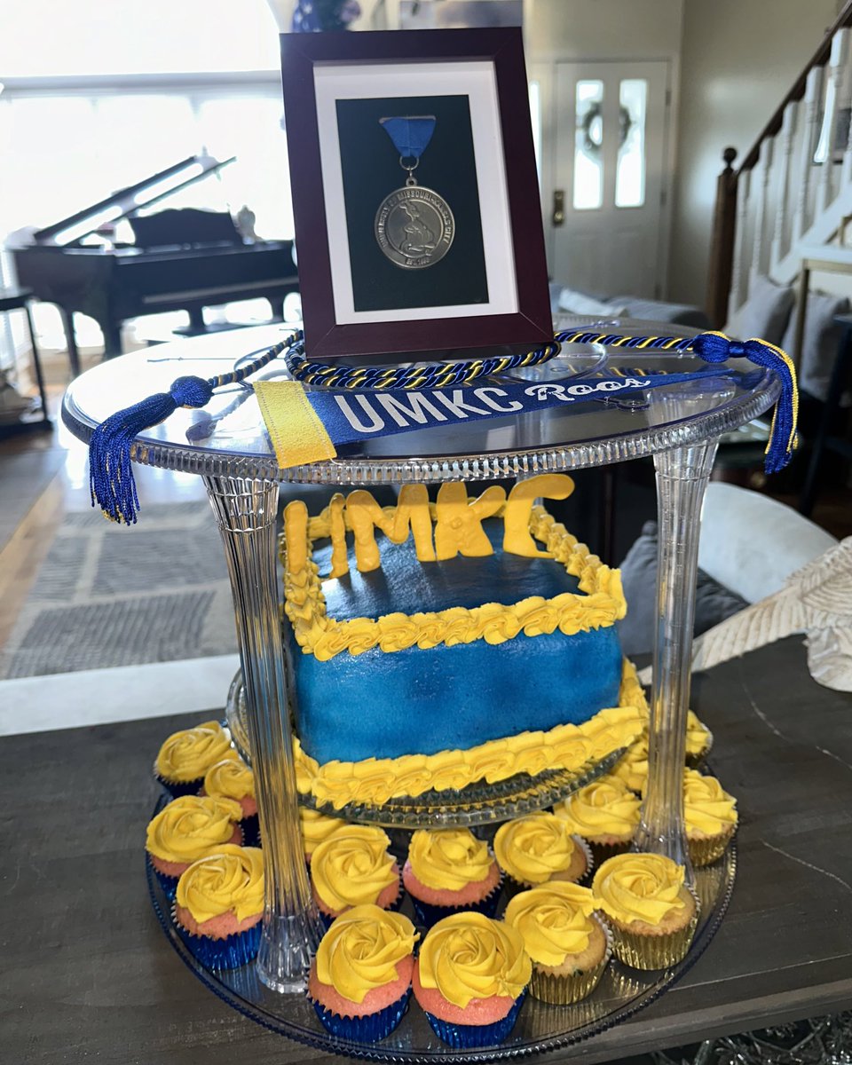 My boyfriend made this for my graduation party happening tomorrow! 💙💛