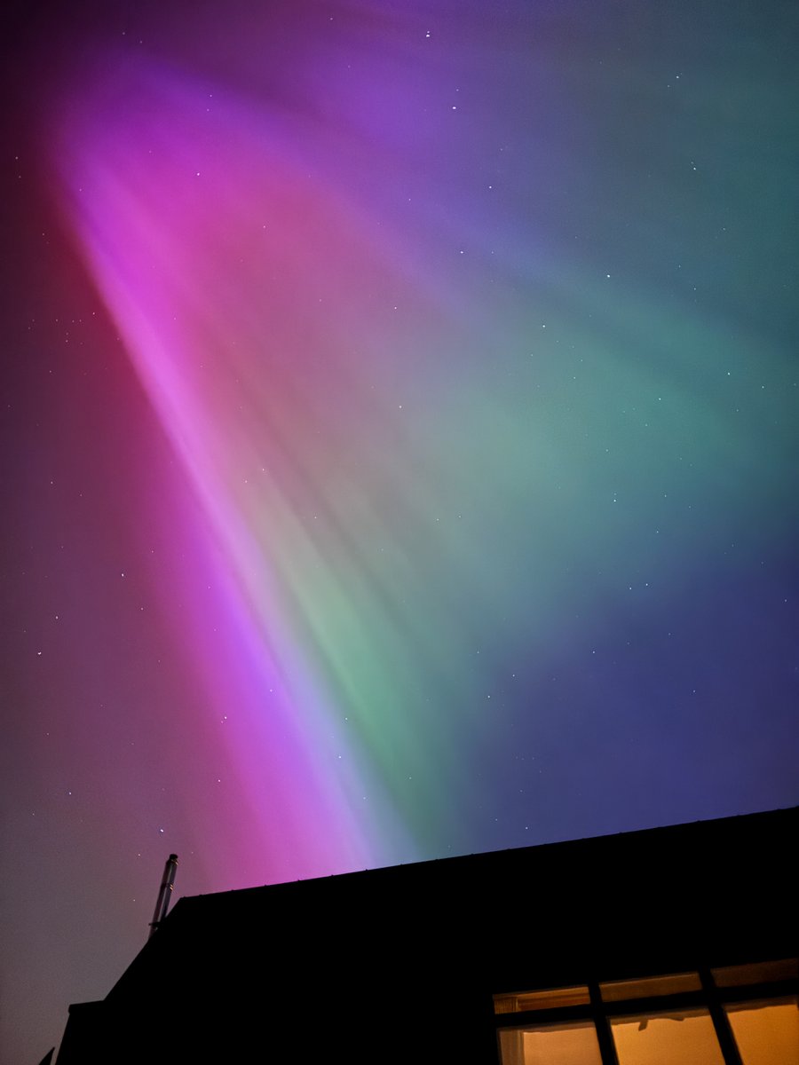 hp_894_'s tweet photo. The Northern Lights in Norfolk ✨️ 
#NorthernLights 🟣🔵 https://t.co/2uNcIOyaI8