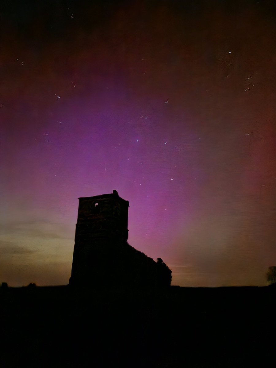 Second Time seeing the #NorthernLights ... this time right on my doorstep & not -31degrees haha! Obsessed 🫶 #solarstorm #universe #knollchurch #dorset #wimborne #solarstorm #NorthernLights