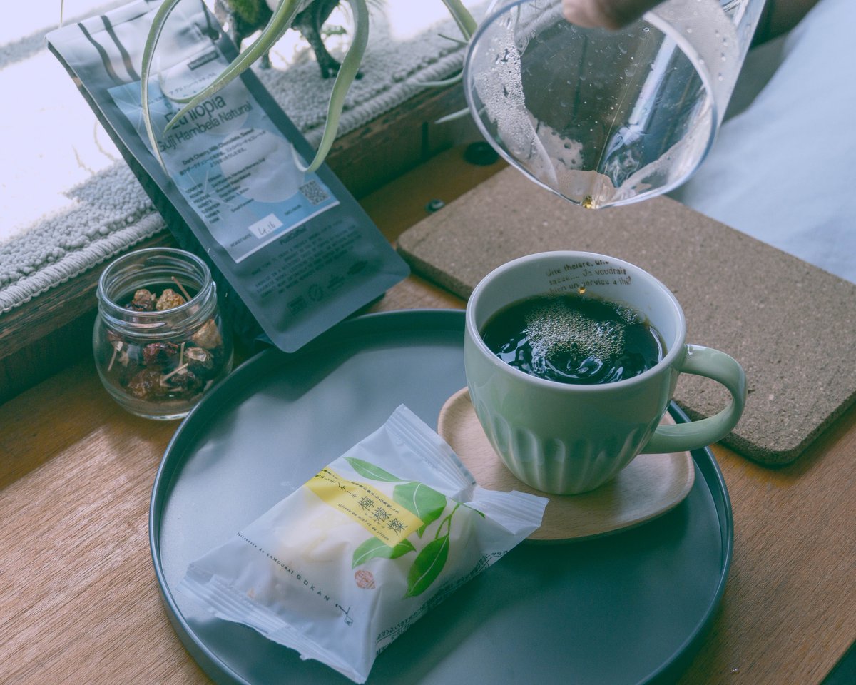 おはようございます。

Post Coffeeさん(@postcoffee_co)のデカフェのエチオピア グジ・ハンベラを淹れました🇪🇹☕️

檸檬燦というレモンケーキと合わせてみましたが、中深煎りのデカフェコーヒーとよく合いますっすな〜^^

#ウチカフェしよう
#おうちコーヒー
#コーヒー好きな人と繋がりたい