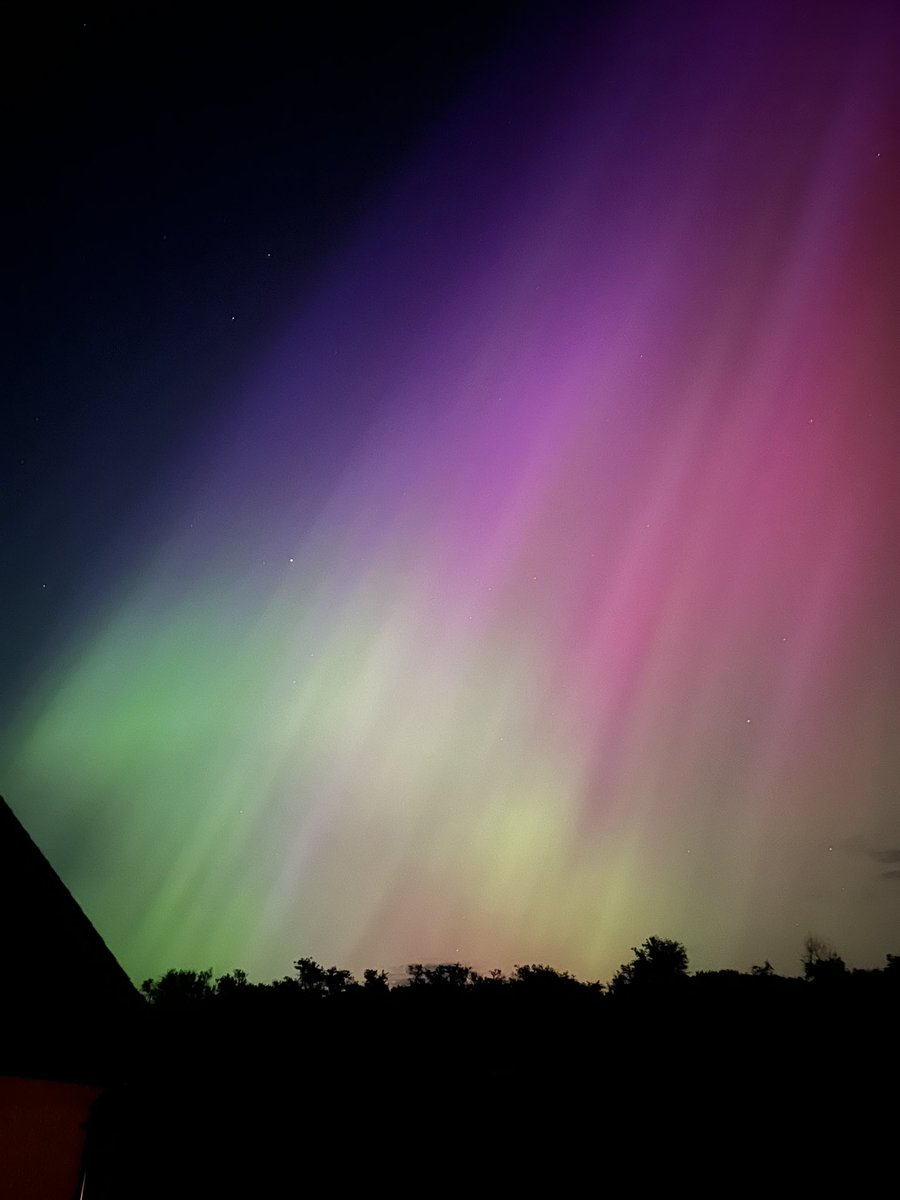 Claclee's tweet image. #auroreboreale magical skies in Dorsey, Co Armagh 💜