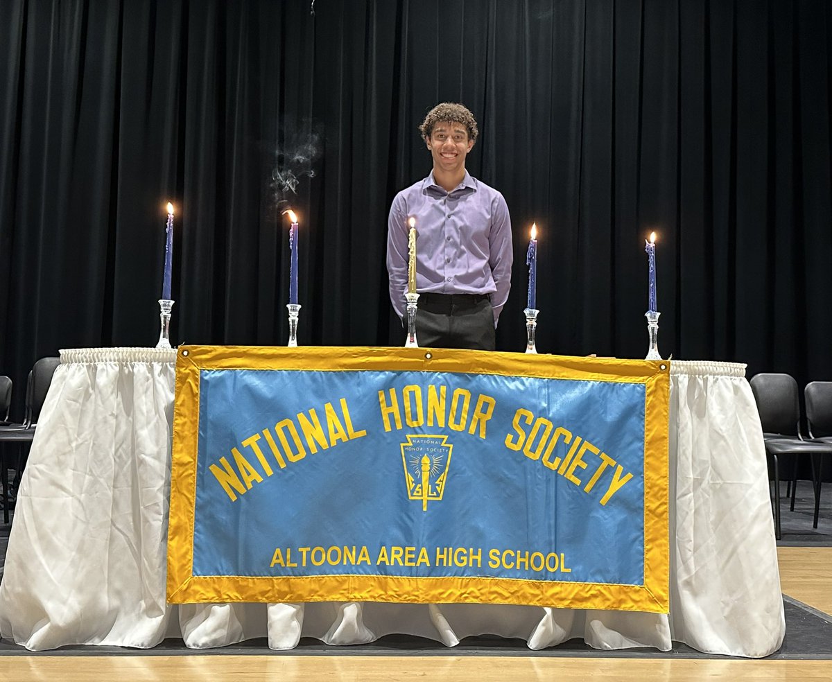 Today I was fortunate enough to be inducted into Altoona’s National Honors Society as Vice President! I’m so glad that my hard work in the classroom is paying off! #onaltoona <a href="/NedimyerVince/">Vince Nedimyer</a>